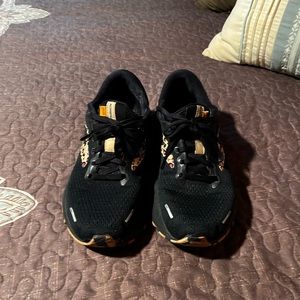 Brooks Women's Adrenaline 22 Running
Shoe Size 8 Black